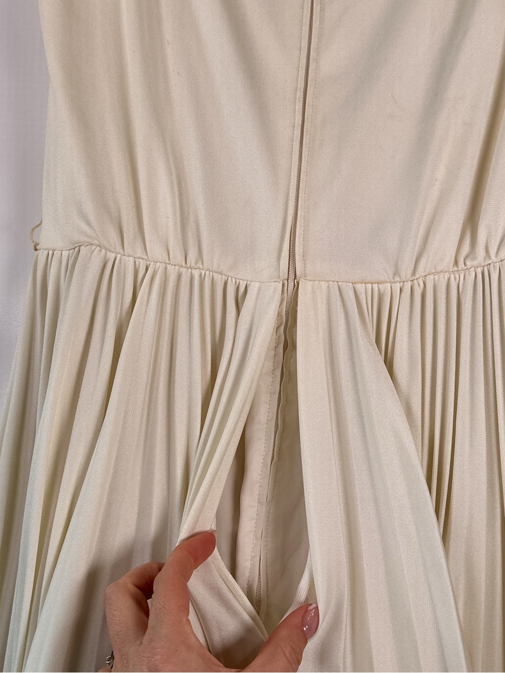 Mollie Parnis Neusteters Pleated Mock Neck Maxi Dress Cream Size 4 - Picture 6 of 16